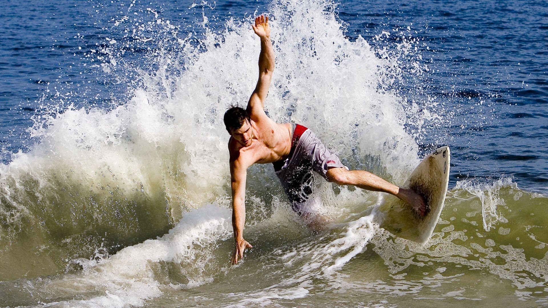 F1街道赛的极速攻防，当马刺式防守锁死赛道上的76人引擎